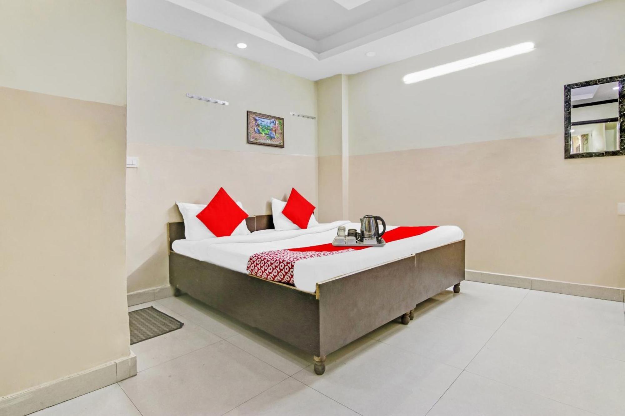 Super Hotel O Royal Green New Delhi Exterior photo