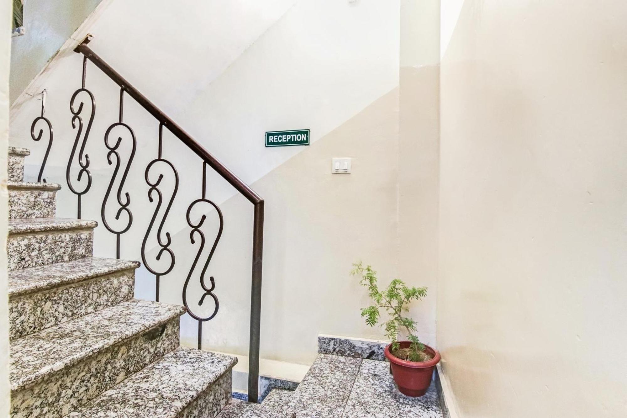 Super Hotel O Royal Green New Delhi Exterior photo