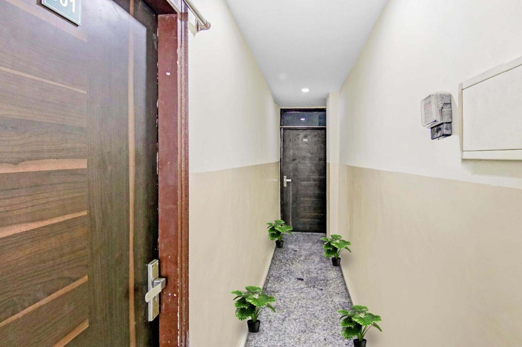 Super Hotel O Royal Green New Delhi Exterior photo