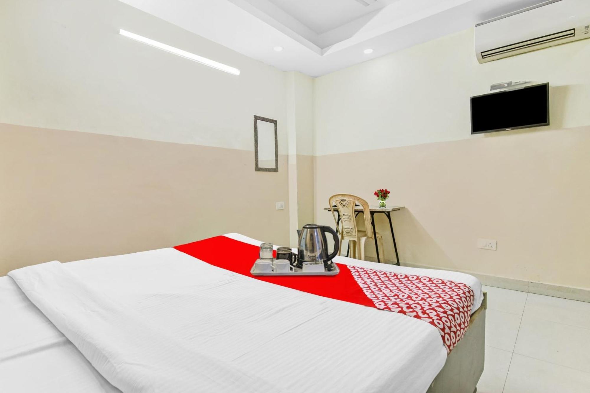 Super Hotel O Royal Green New Delhi Exterior photo